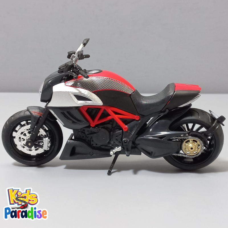 Ducati Diavel Carbon Motorcycle 1:12 Scale Diecast Model Bike