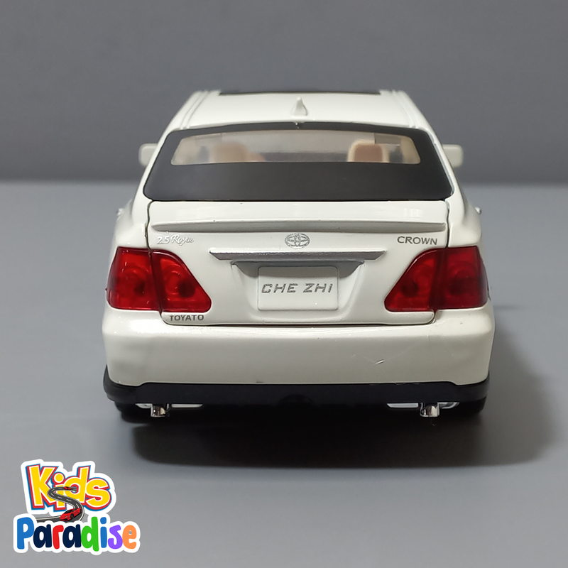 Toyota Crown 2005 Classic Car 1:32 Scale Diecast Model Car