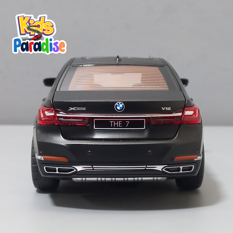 BMW 7 Series 760Li Matt Black 1:24 Scale Diecast Model Car