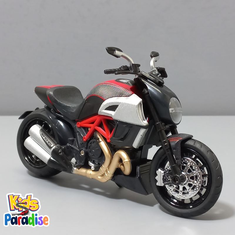 Ducati Diavel Carbon Motorcycle 1:12 Scale Diecast Model Bike