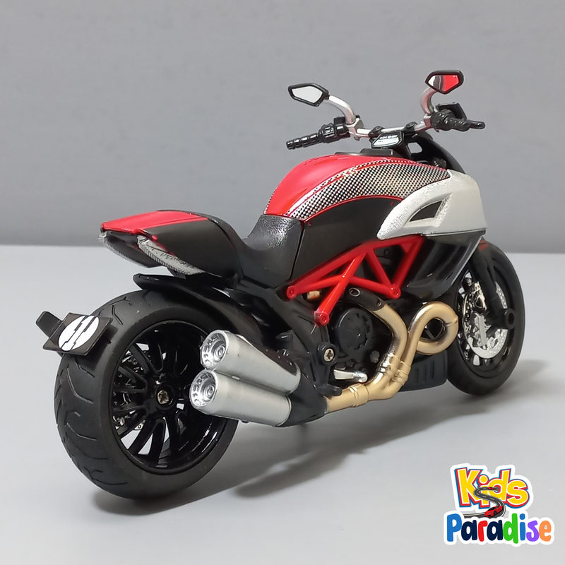 Ducati Diavel Carbon Motorcycle 1:12 Scale Diecast Model Bike